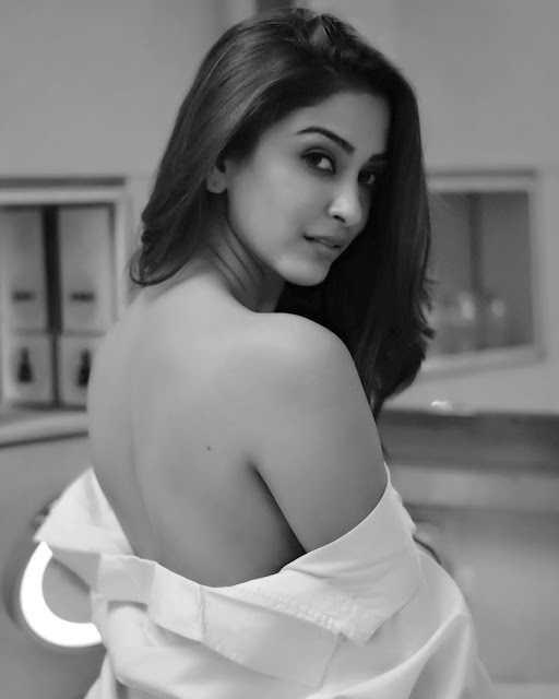 Bollywood Actress Eshanya Maheshwari's Latest Hot Photoshoot Celebrity Sarees