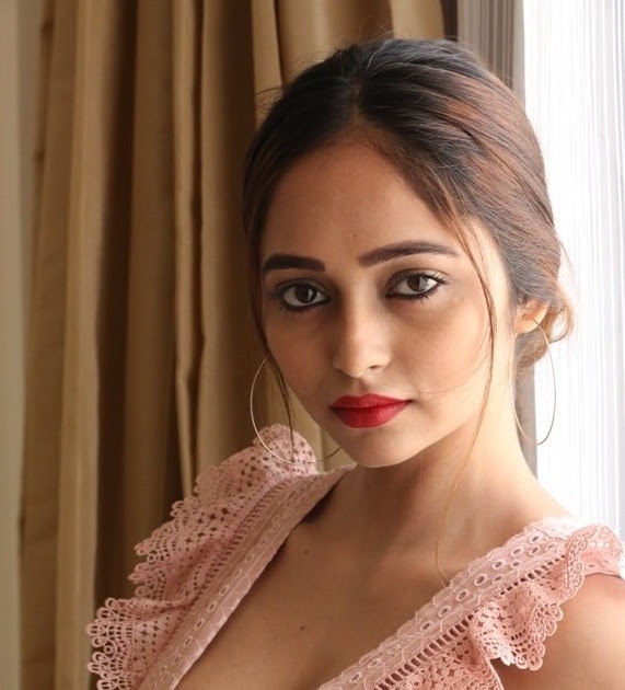 Akriti Singh Stuns in Latest Bollywood Photoshoot Celebrity Sarees