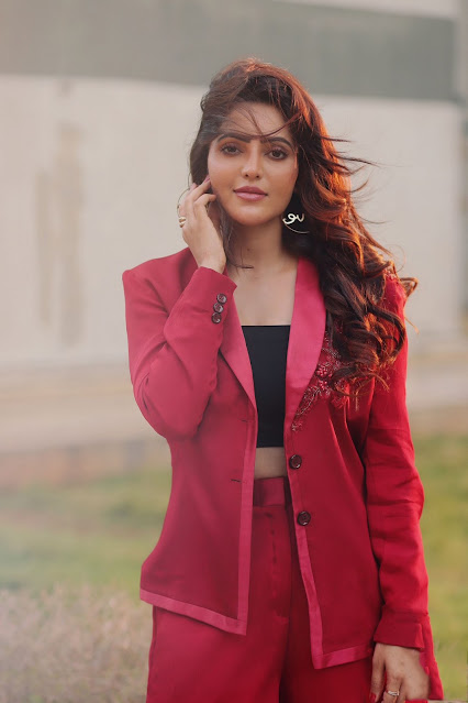 Athulya Ravi Sizzles in Her Latest Hot Photoshoot Pics Celebrity Sarees