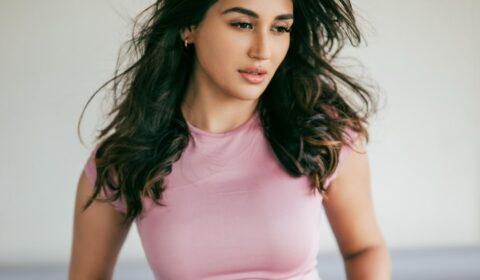 Bollywood actress Nikita Dutta’s latest sizzling photoshoot Celebrity Sarees