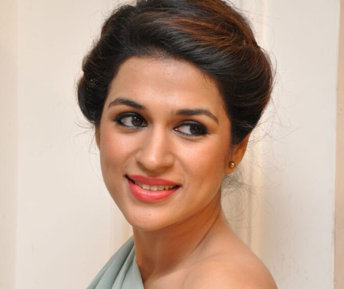 Actress Shraddha Das Sizzles in Latest Hot Photoshoot Celebrity Sarees