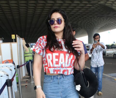 Zareena Khan Spotted at the Airport Beauty