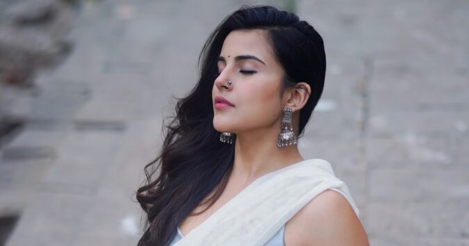 Pratibha Choudhary Turns Heads in White Sleeveless Saree Celebrity Sarees