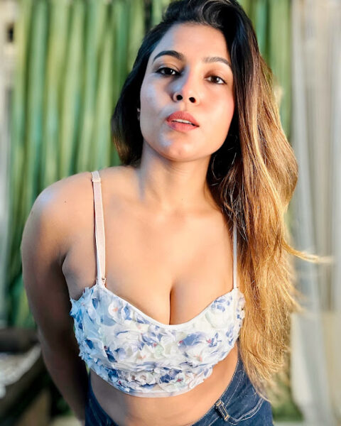 Tanya Chaudhari Sizzles in Her Latest Hot Photos Celebrity Sarees