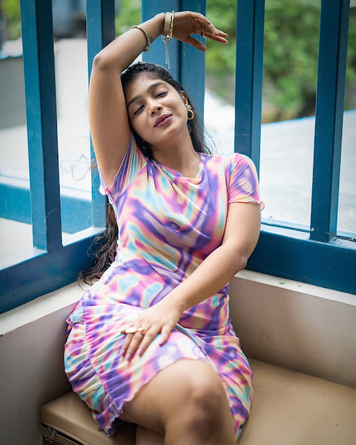 VJ Paru’s Latest Hot Pics in Stylish Modern Dress Celebrity Sarees