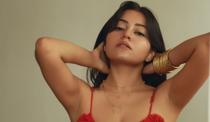 Bollywood Actress Symran Kaur Latest Hot Pics Celebrity Sarees