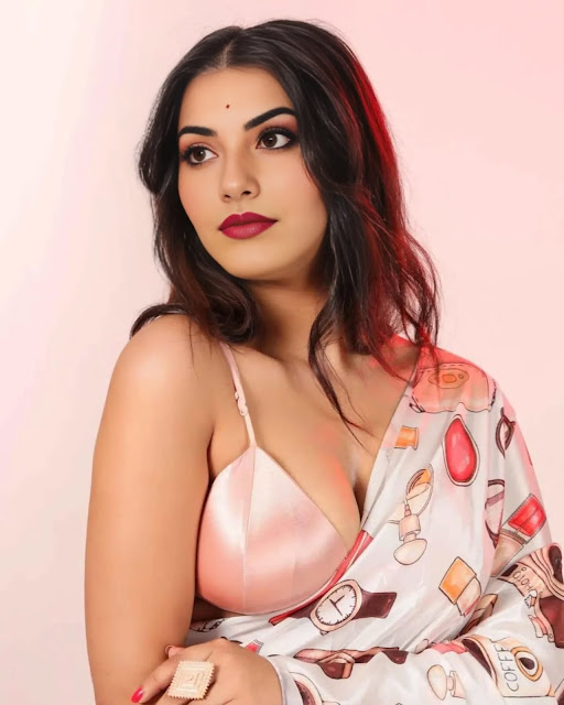 Instagram Influencer Abhi Sengupta Sizzles in Saree in Latest Photos Celebrity Sarees