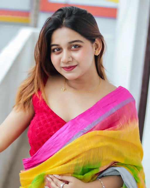 Instagram Influencer Deepsikha Ghosh Impresses in Hot Saree Look Instagram Influencer Deepsikha Ghosh Impresses in Hot Saree Look Celebrity Sarees