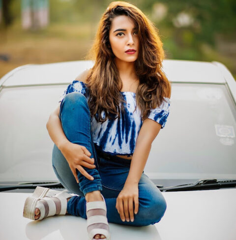 Jinal Joshi’s Latest Photoshoot is All About Glamour & Style Celebrity Sarees