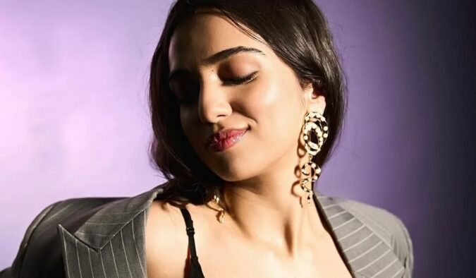 Bollywood Actress Ahsaas Channa Latest Hot Photoshoot Pics Celebrity Sarees