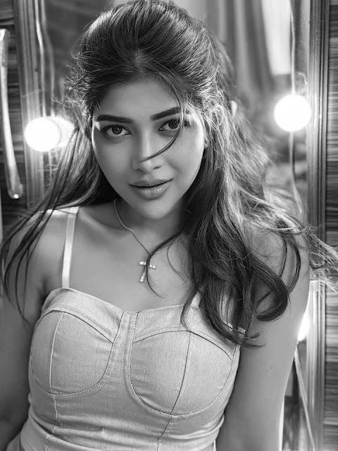 Bollywood Actress Srijita Ghosh Looks Hot in Her Latest Bold Images Celebrity Sarees