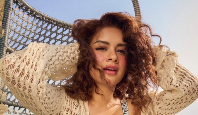 Avneet Kaur Dazzles in Latest Hot Photoshoot Pics Celebrity Sarees