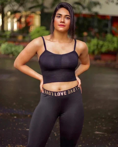 Richi Shah Impresses in Bold Gym Look Celebrity Sarees