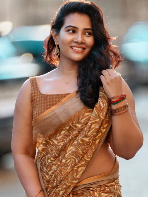 Dhivya Duraisamy Sizzles in Sleeveless Saree Stills Beauty