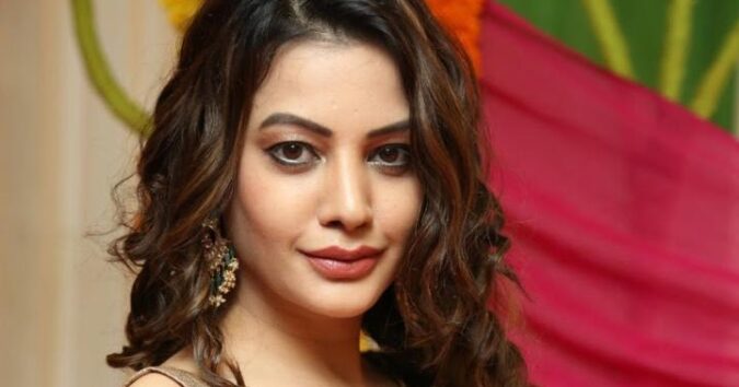Diksha Panth Hip Navel Show In Transparent Black Saree Beauty