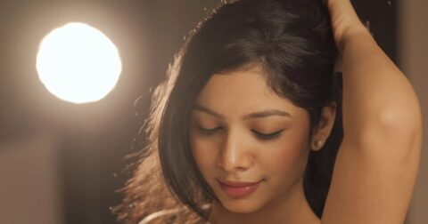 Esparse Amor Looks Hot in Sleeveless Top Esparse Amor Looks Hot in Sleeveless Top Lifestyle