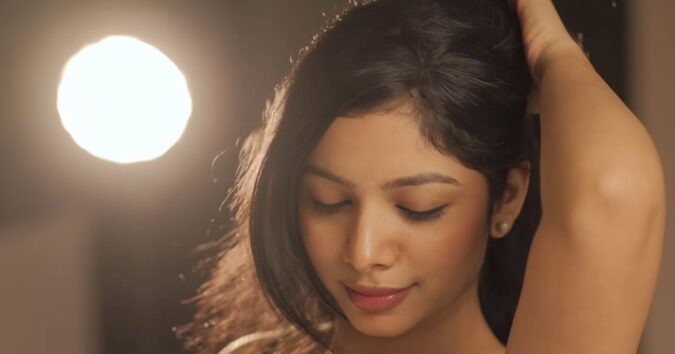 Esparse Amor Looks Hot in Sleeveless Top Celebrity Sarees