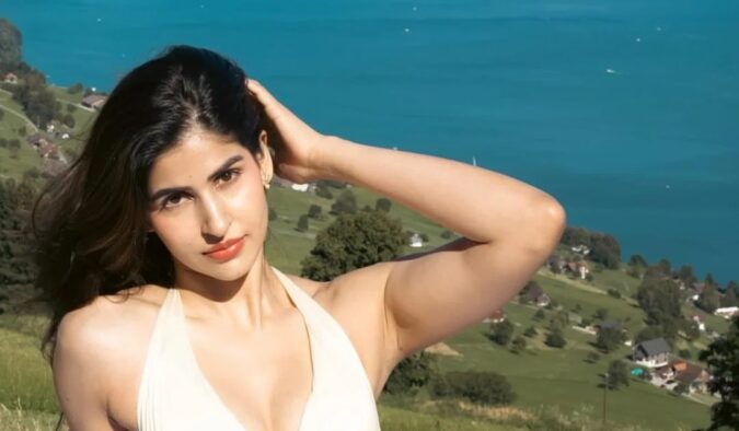 Sakshi Malik Hot Pics in White Two-Piece Bikini Celebrity Sarees