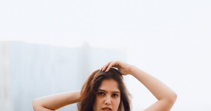 Bhoomica Hot Pics in Black Scoop-Neck Sleeveless Tank Top Celebrity Sarees