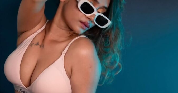 Soma Hot Pics in Light Pink Calvin Klein Logo Bra Celebrity Sarees