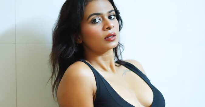 Prerana Deshmukh Indian Model Hot Pics in Black Tie-Front Crop Top Celebrity Sarees