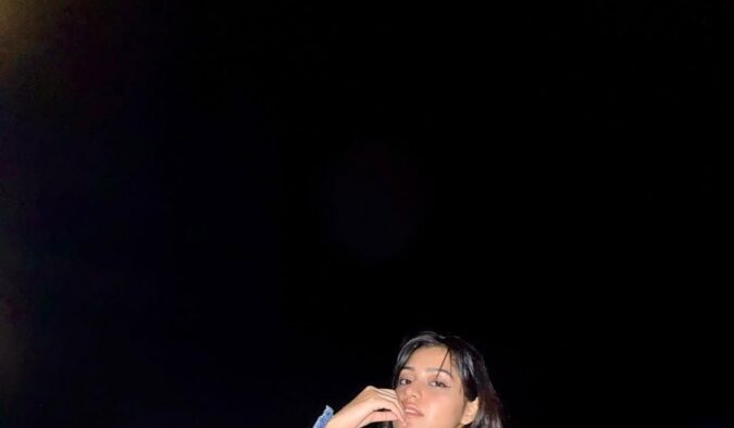 Symran Kaur Indian Model Hot Bikini Pics at Beach Celebrity Sarees