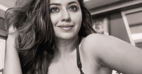 Ridheema Tiwari Hot Pics in Dark Form-Fitting Sleeveless Top Celebrity Sarees