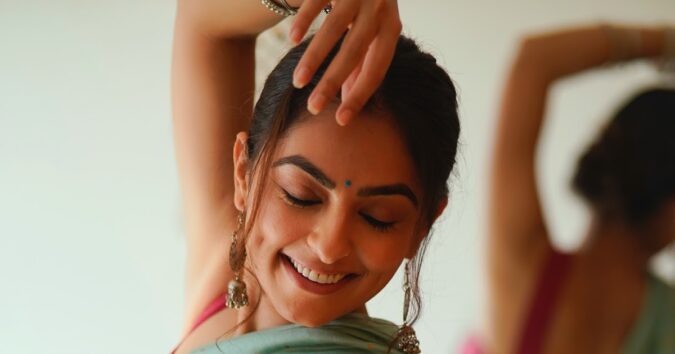 Maira Doshi in Green Printed Saree with Magenta Sleeveless Blouse Celebrity Sarees