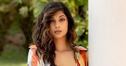 Sameea Bangera Stylish Look in Beach Outfit Celebrity Sarees